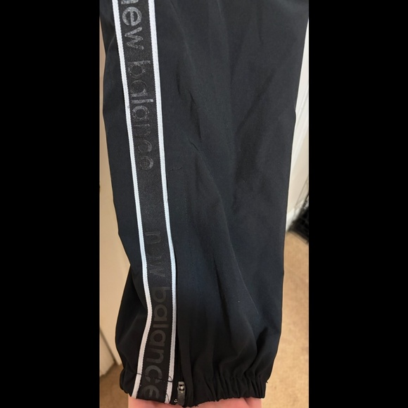 EUC New Balance Joggers - Picture 3 of 4